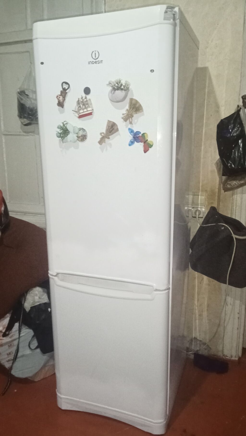 Indesit Nofros soyuducu işlək vəziyyətdədir. 60/185 cm. Nəsımı — Soyuducular, Bakı