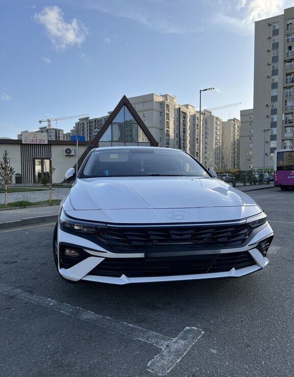 Hyundai Elantra, 2024 il, 75000 km