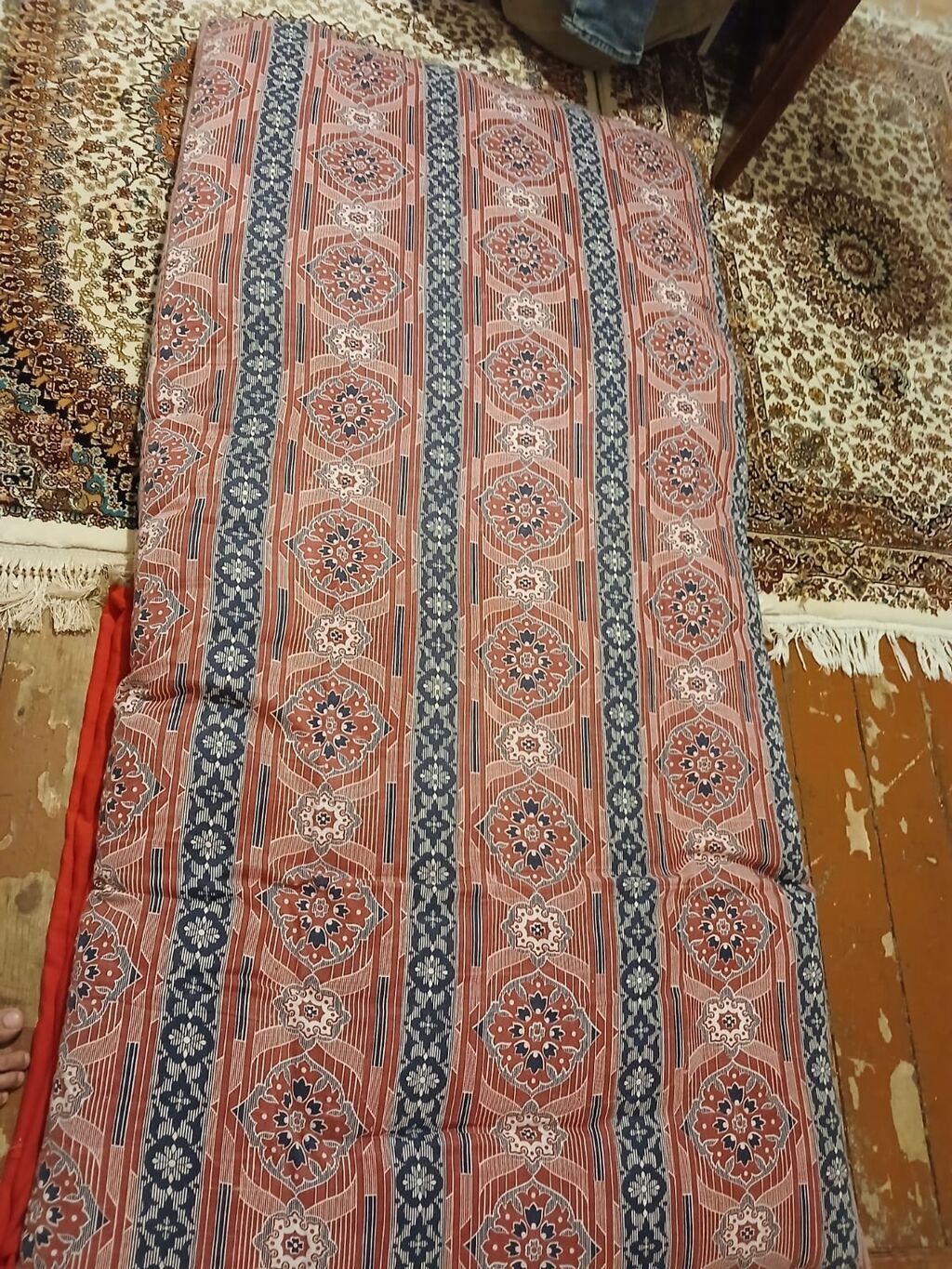 Türk tipli yer döşəyi – klassik naxışlı — Xalılar və xalı yolları, Bakı