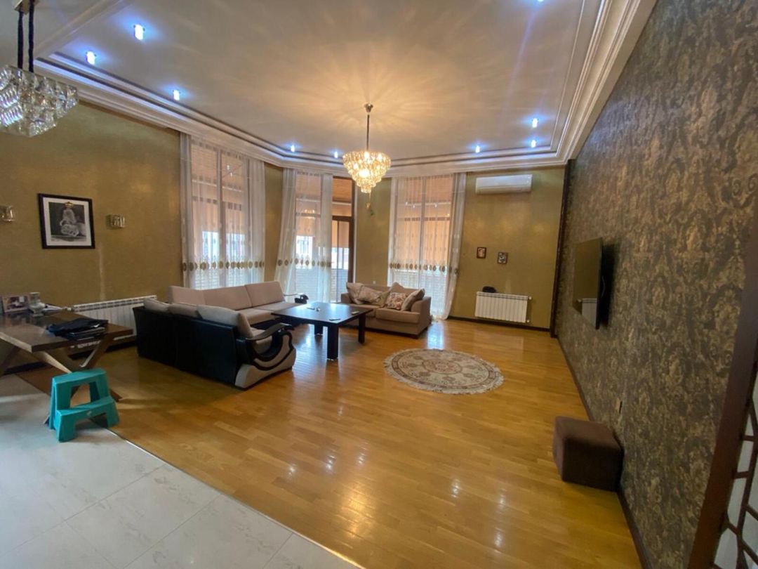Satılır 4 otaqlı yeni tikili 200 m² — Mənzil, Bakı (2)