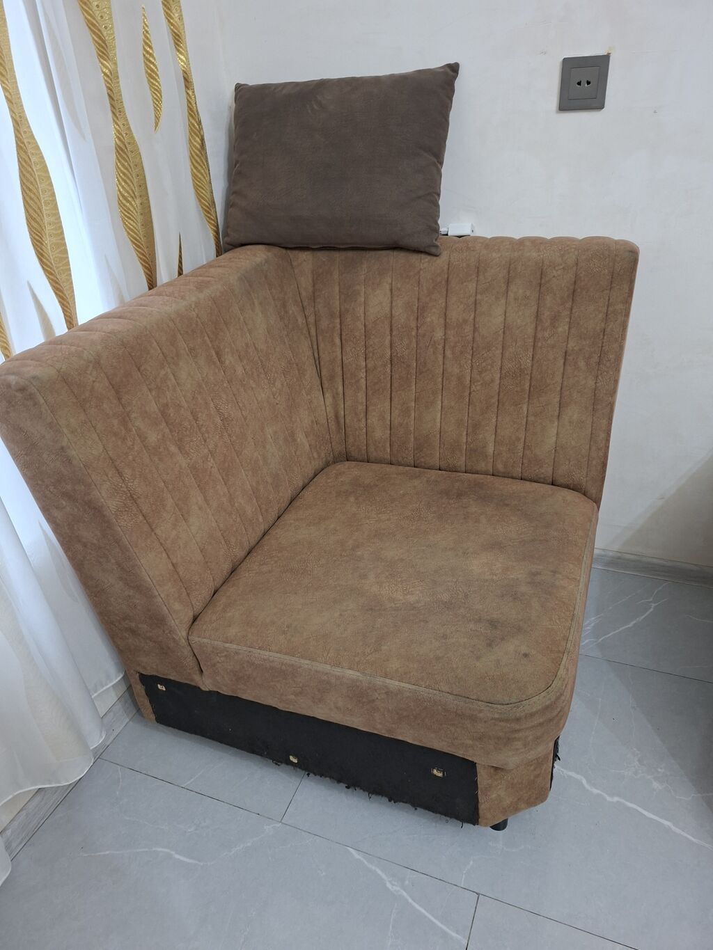 Künc divan dəsti - Rəng: açıq qəhvəyi (bej tonları), şaquli tikiş