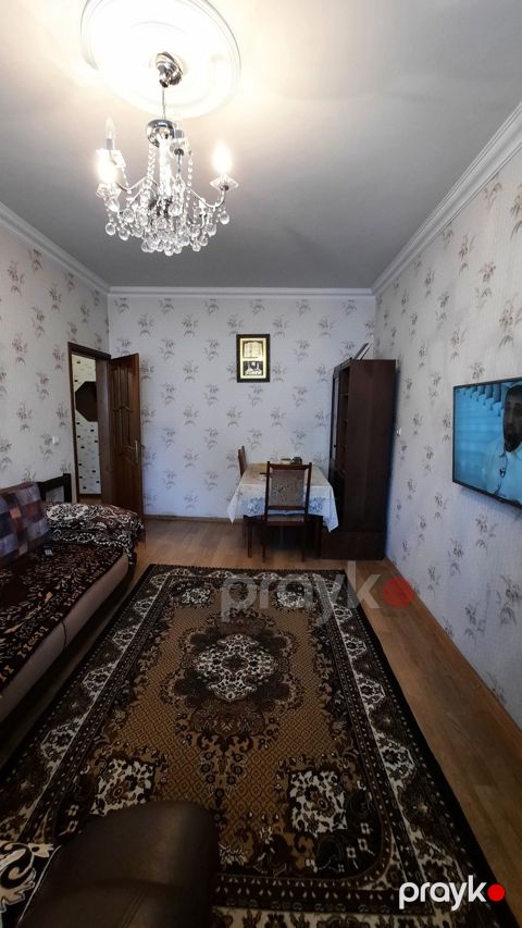 Satılır 4 otaqlı köhnə tikili 100 m²