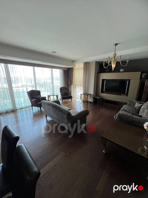 İcarəyə verilir 5 otaqlı yeni tikili 200 m²