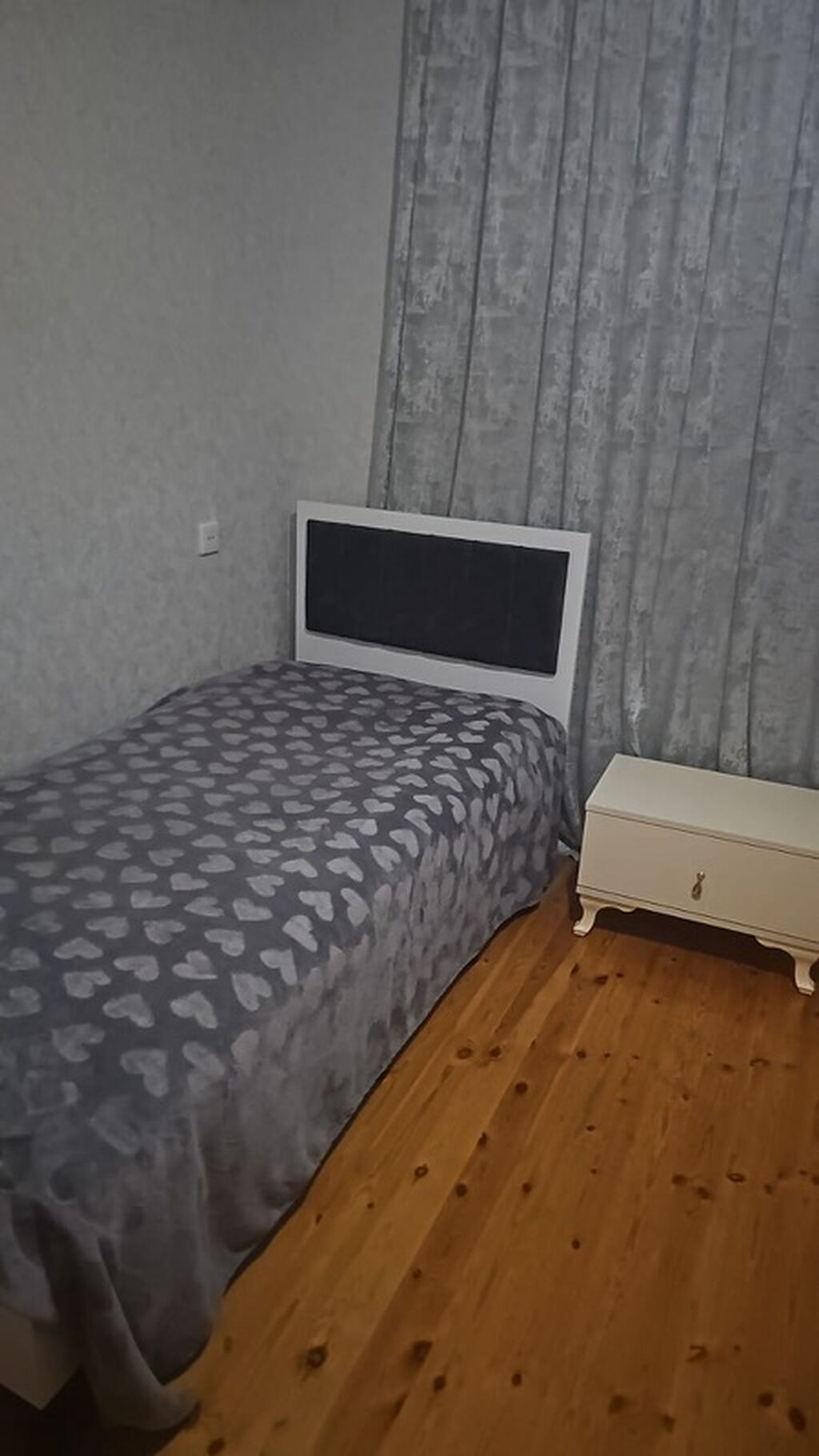Yataq otağı mebelləri dəsti - Tək nəfərlik çarpayı: ağ karkas, yumşaq