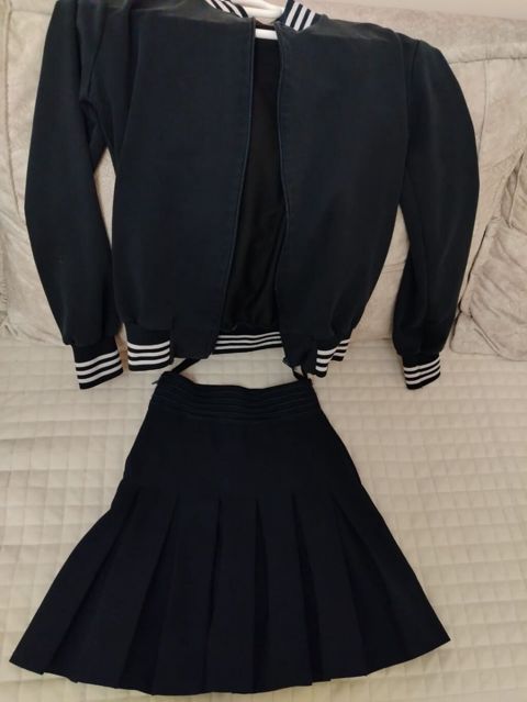 Məktəbli etek jaket satılır. Endirim etmək olar. dest 25 azn — Sumqayıt