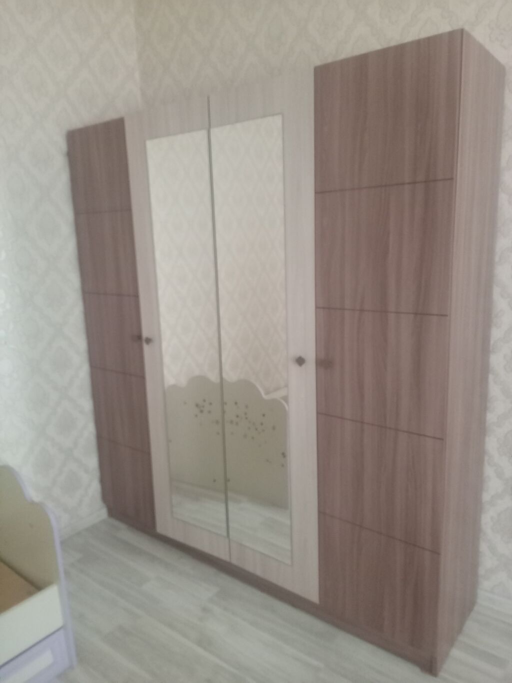 Yataq otağı mebel dəsti - Dördqapılı geniş qarderob: iki mərkəzi — Mebel, Digah