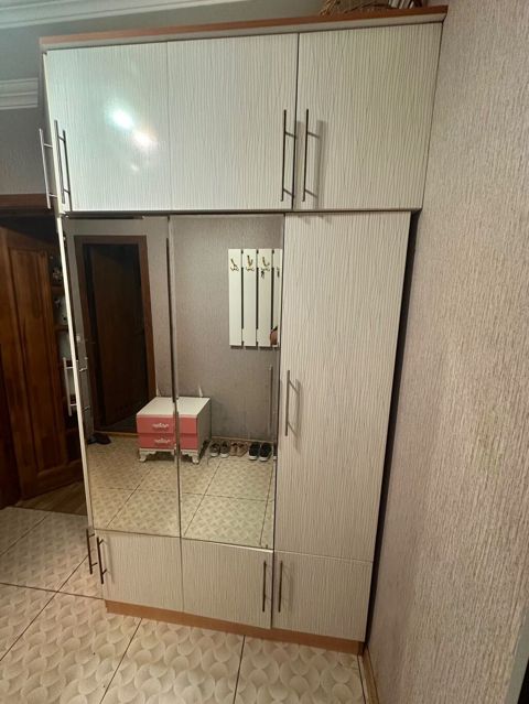 Dəhliz dolabı – 400 AZN • Model: Şkaf, güzgülü dəhliz dolabı • — ikinci el mallarin satisi — Mebel