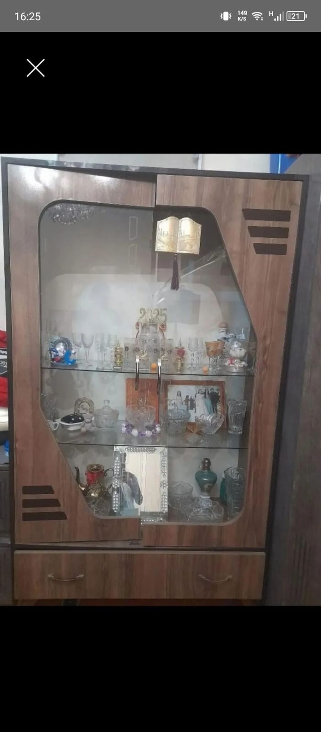 Qonaq otağı və ya yemək otağı üçün nəzərdə tutulmuş vitrinli mebel