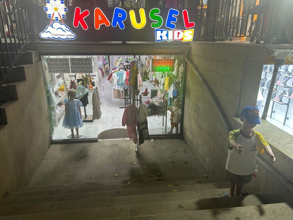 KARUSEL KIDS – uşaq geyimləri mağazası Məhsul və çeşid: - 0–10+ yaş — Mallar, Xırdalan
