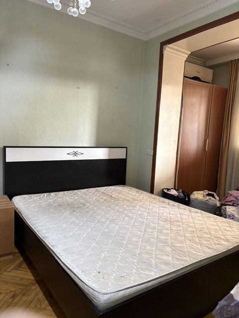 İki nəfərlik yataq dəsti - Ölçü: təxmini 160×200 sm (queen tipinə