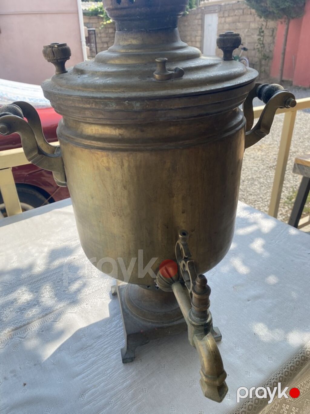 Bu samovar 1920–1930-cu illərə (erkən SSRİ dövrünə) aiddir. Üzərindəki — Mallar, Digah (2)