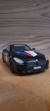 BMW Z4 1:24 Ölçü Səsli işıqlı Model təzədir Hər yeri açılır Üstü — TK260