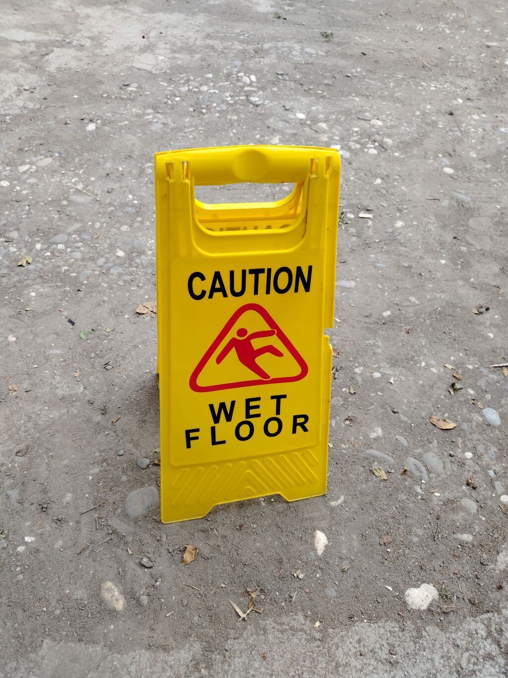 Məhsul: “Caution – Wet Floor” xəbərdarlıq lövhəsi (qatlanan tip) -