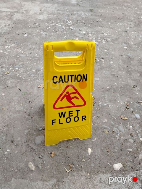 Məhsul: “Caution – Wet Floor” xəbərdarlıq lövhəsi (qatlanan tip) - — Quba
