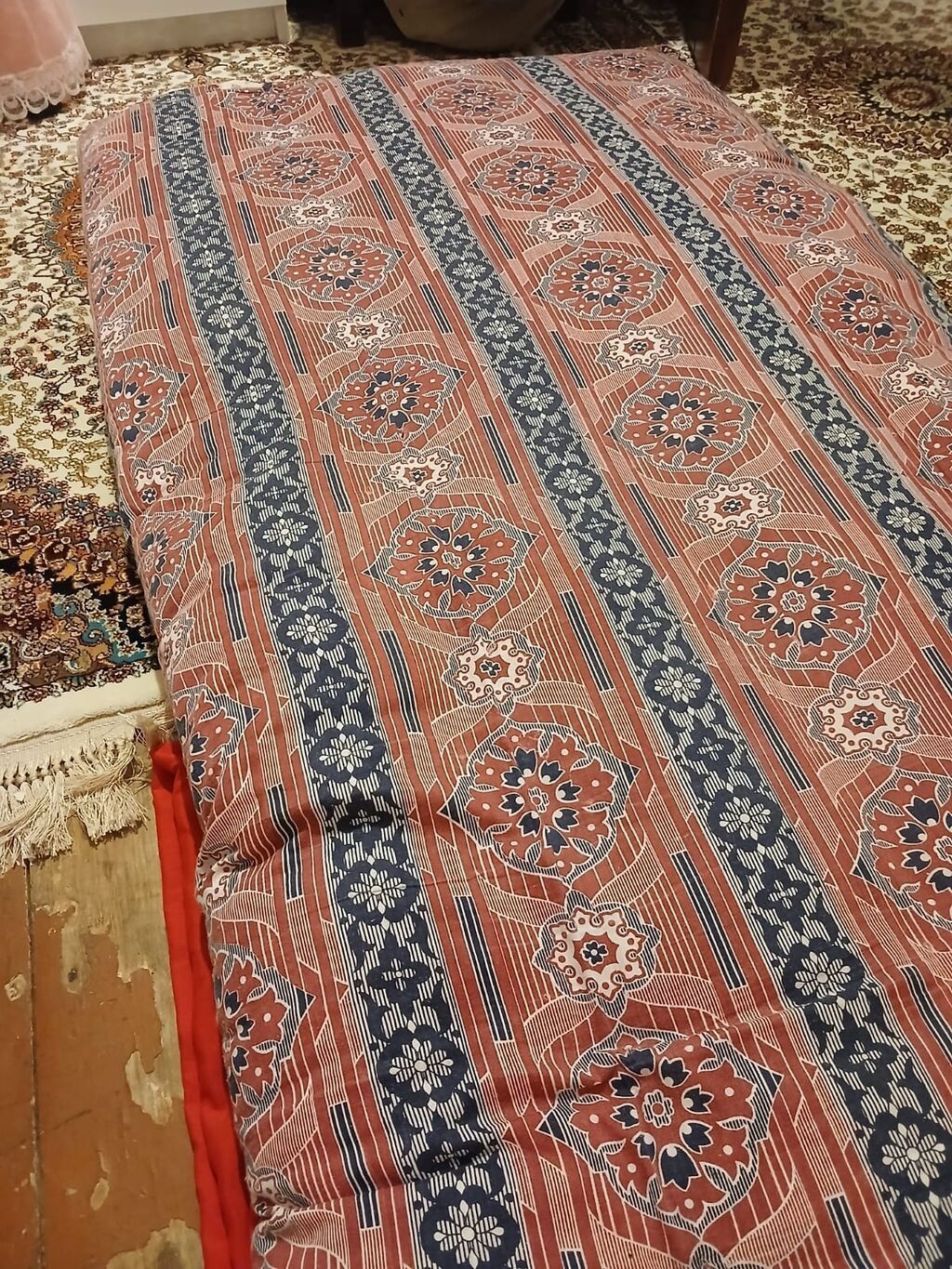 Türk tipli yer döşəyi – klassik naxışlı — Xalılar və xalı yolları, Bakı (2)