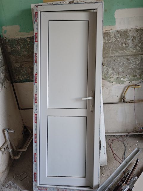 Plastik qapı