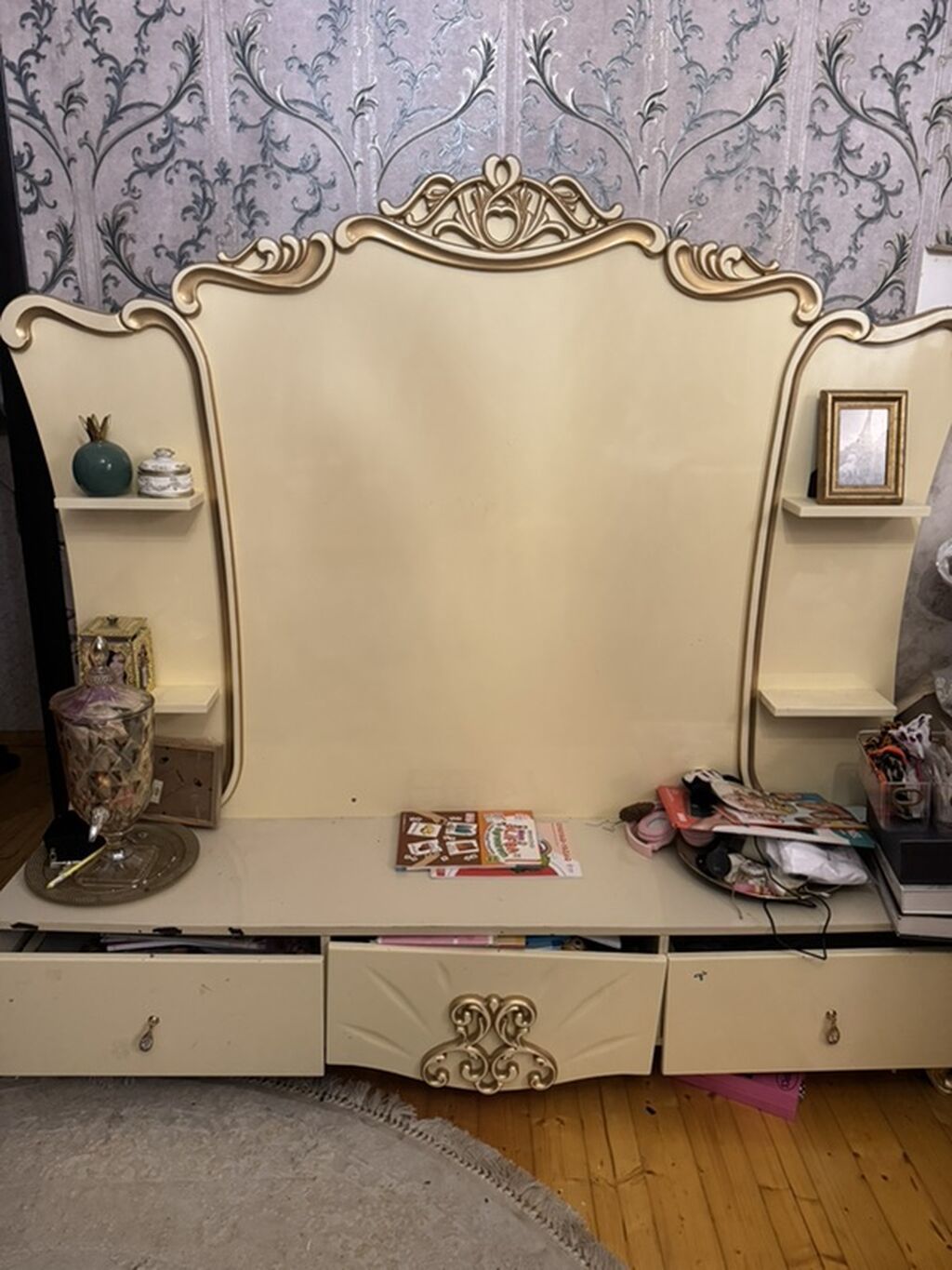 Klassik üslubda yataq otağı üçün başlıq və komod sistemi. Dəst geniş — Mebel, Mehdiabad