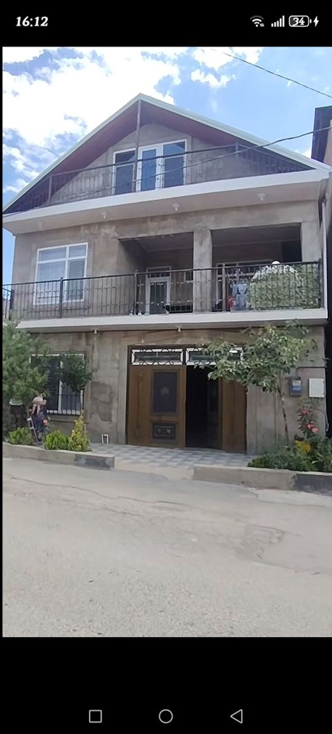 Mehdiabad - 3 mərtəbəli ev, 300 m², yeni təmirli, kreditin əmkanlığı