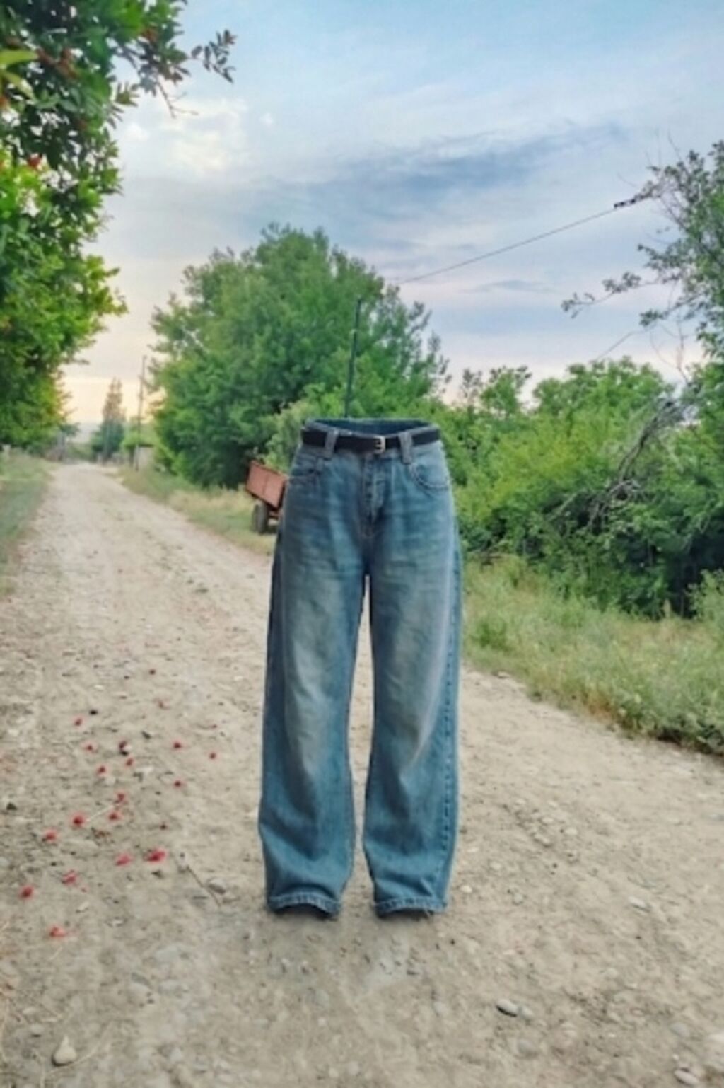 Geniş kəsimli klassik mavi cins şalvar - Model: geniş (wide-leg), düz