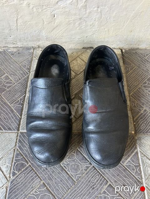 Qara rəngli kişi loaferləri - Model: Slip-on (bağsız), klassik loafer
