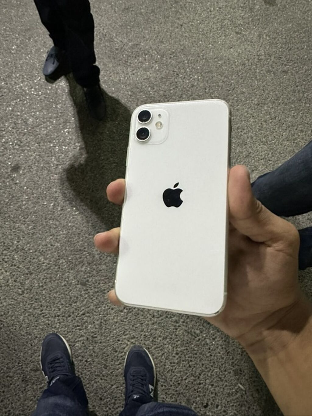 IPhone 11, Ağ — Apple iPhone, Xırdalan