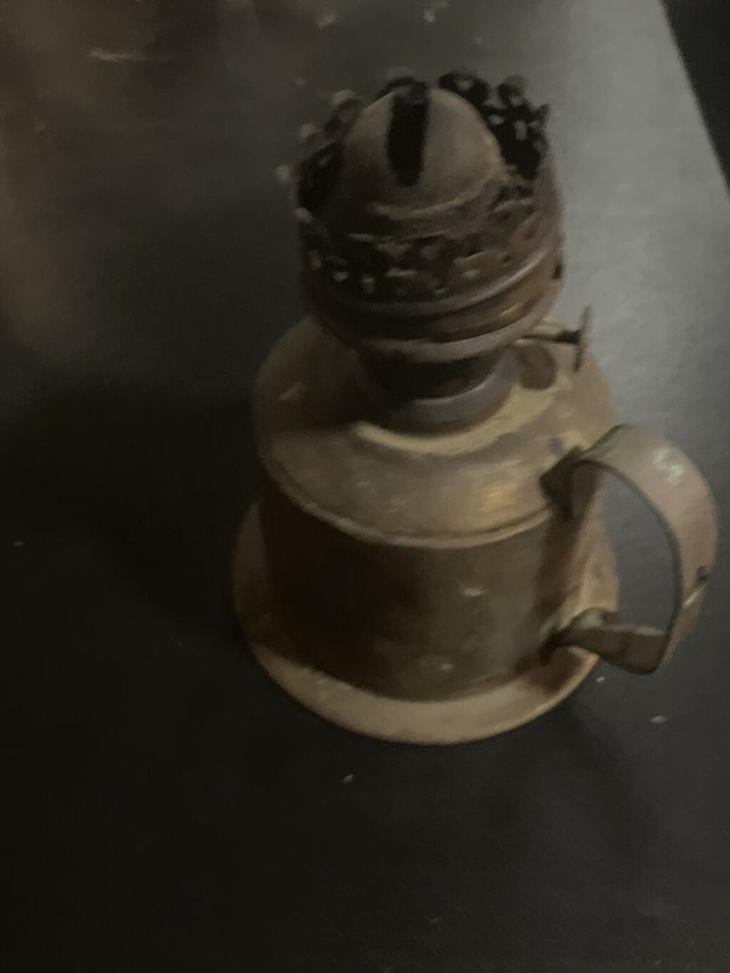 Məhsul: Köhnə tipli metal yağ lampası (kerosin/yağ lampası) Təsvir: -