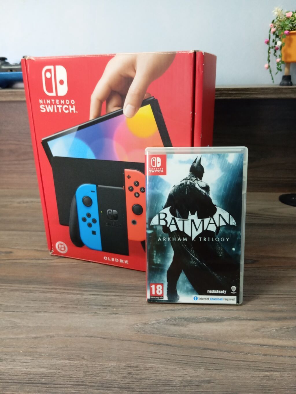 Nintendo Switch OLED (neon mavi/qırmızı Joy‑Con) + Batman: Arkham