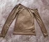 AMISU qadın bluzası - Model: off-shoulder (çiyin açıq) uzunqol top - — Koftalar və bluzkalar