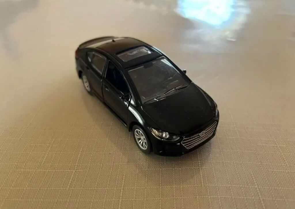 Məhsul: Metal miniatür avtomobil modeli – Hyundai sedan — Mallar, Bakı