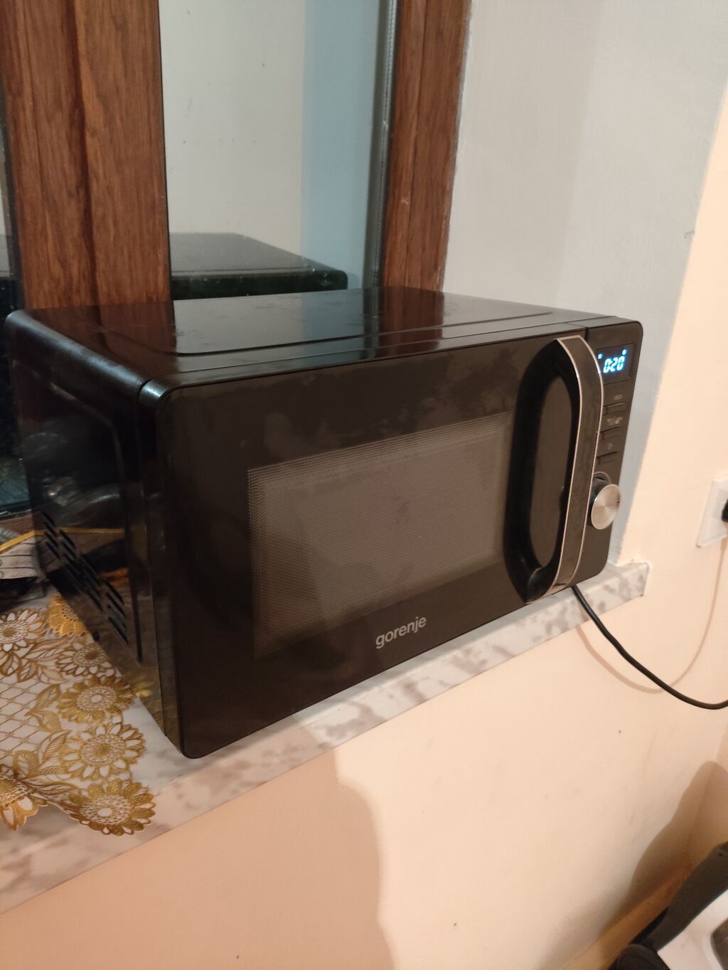 Mikrodalğalı soba Gorenje, Ayrıca dayanan, Mikrodalğalar ilə, rəng - Qara, Yeni