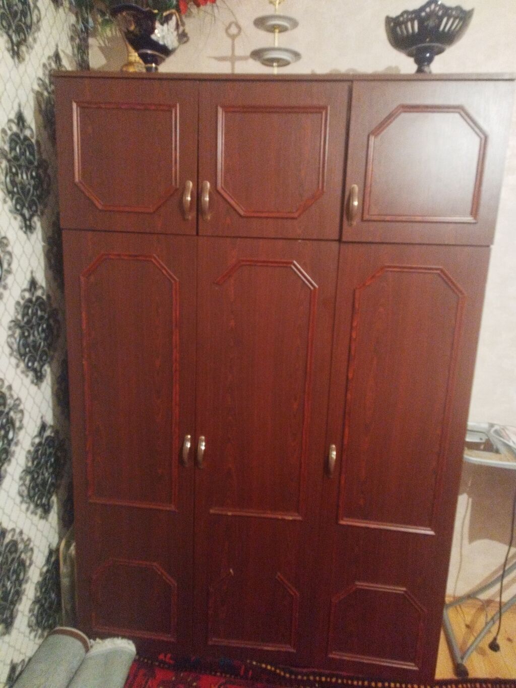 Klassik qəhvəyi rəngli 7 qapılı dolab, işlənmiş