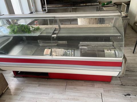 Sənaye tipli soyuducu vitrin – ət, süd məhsulları, salatlar və hazır