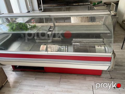 Sənaye tipli soyuducu vitrin – ət, süd məhsulları, salatlar və hazır