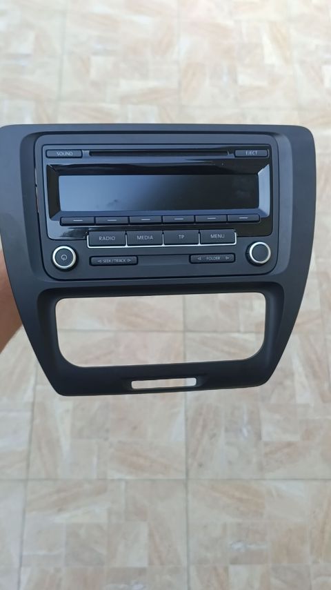 Volkswagen orijinal avtomobil maqnitolası – BOSCH VW Radio LOW EU UP2