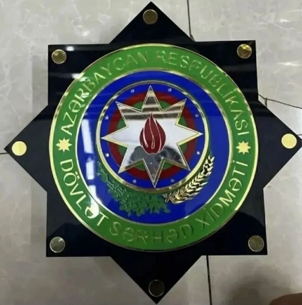 Dekorativ emblemlər və saxlama qutuları dəsti