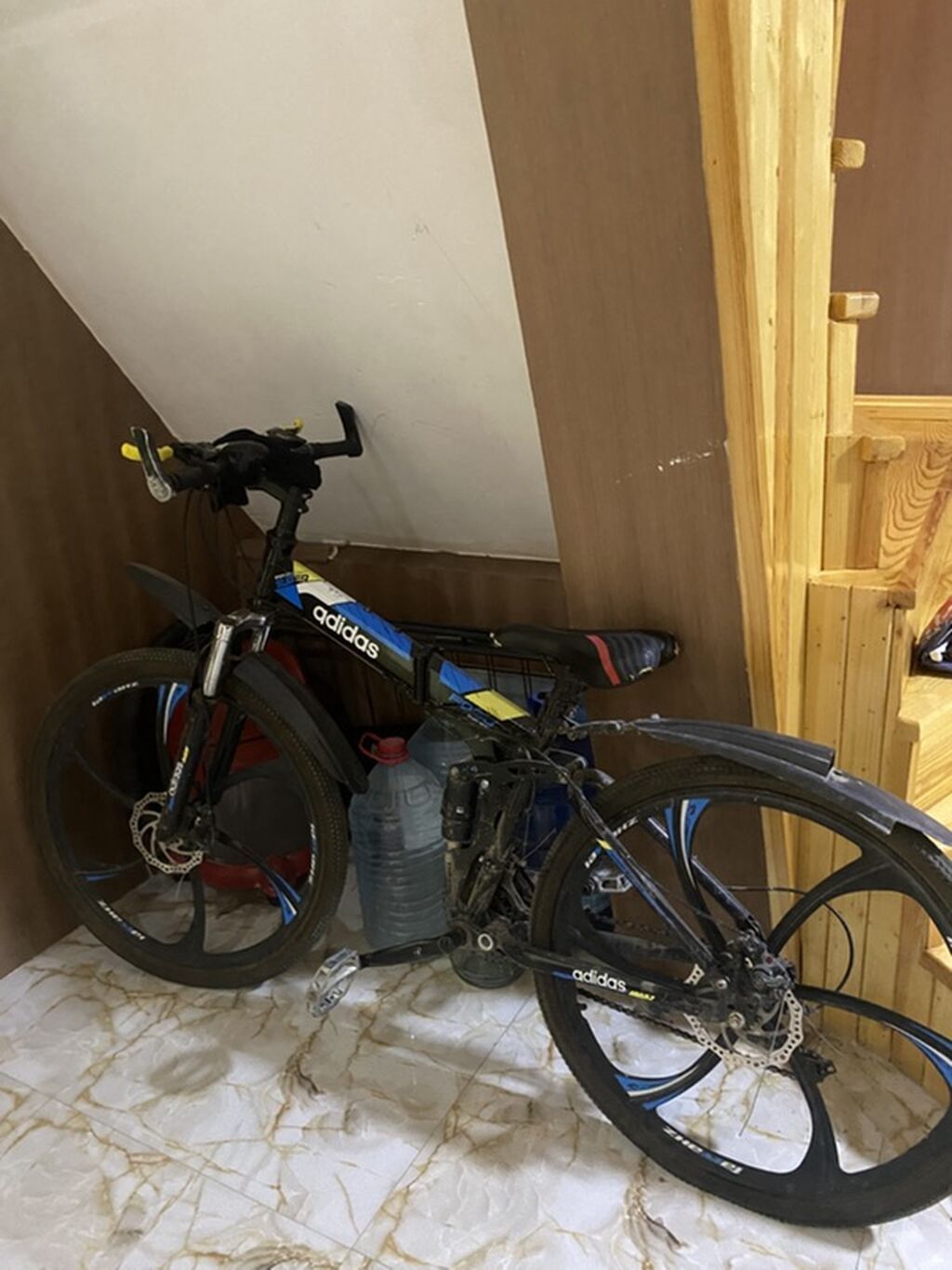 Çox tecili satıram endirim cuzi edecem bidene arxa teker cırığdı — Velosipedlər, Bakı (3)