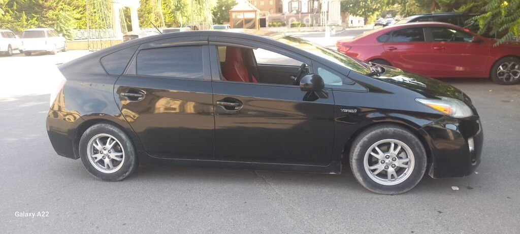 Toyota Prius 1.8 Hibrid, 2011 il, Hetçbek — Avtomobillər, Saatlı (8)