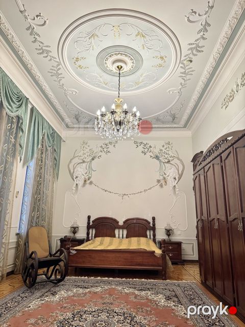 İcarəyə verilir 3 otaqlı köhnə tikili 231 m²