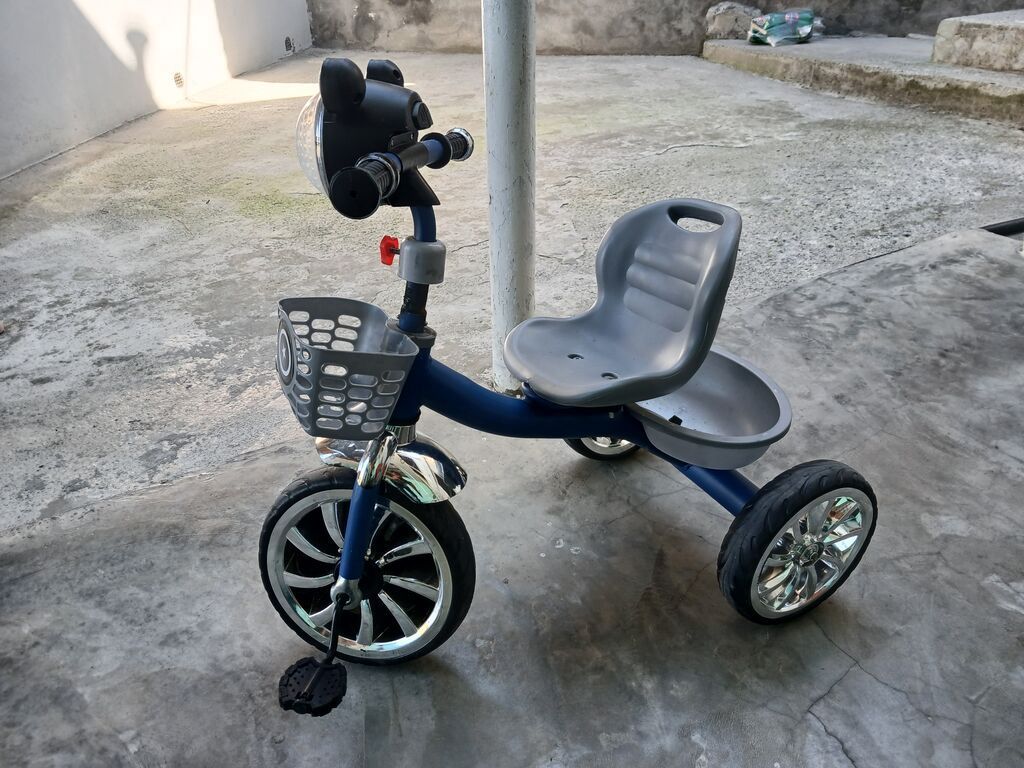 Uşaq üçtəkərli velosipedi - Rəng: göy-gümüş tonlarında - Ön tərəfdə — Uşaq velosipedləri, Şəki (3)