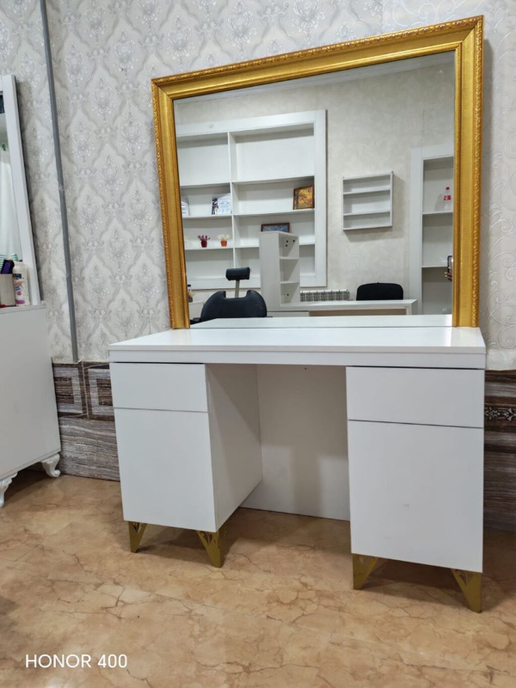 Ağ rəngdə vizaj/iş masası və böyük güzgü dəsti - Masa: minimalistik — Mebel, Bakı