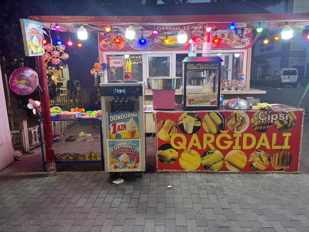 Obyekt Xirdalanda AFF park yasayis kompileksinin merkezi kucesinde — Mallar, Xırdalan (4)