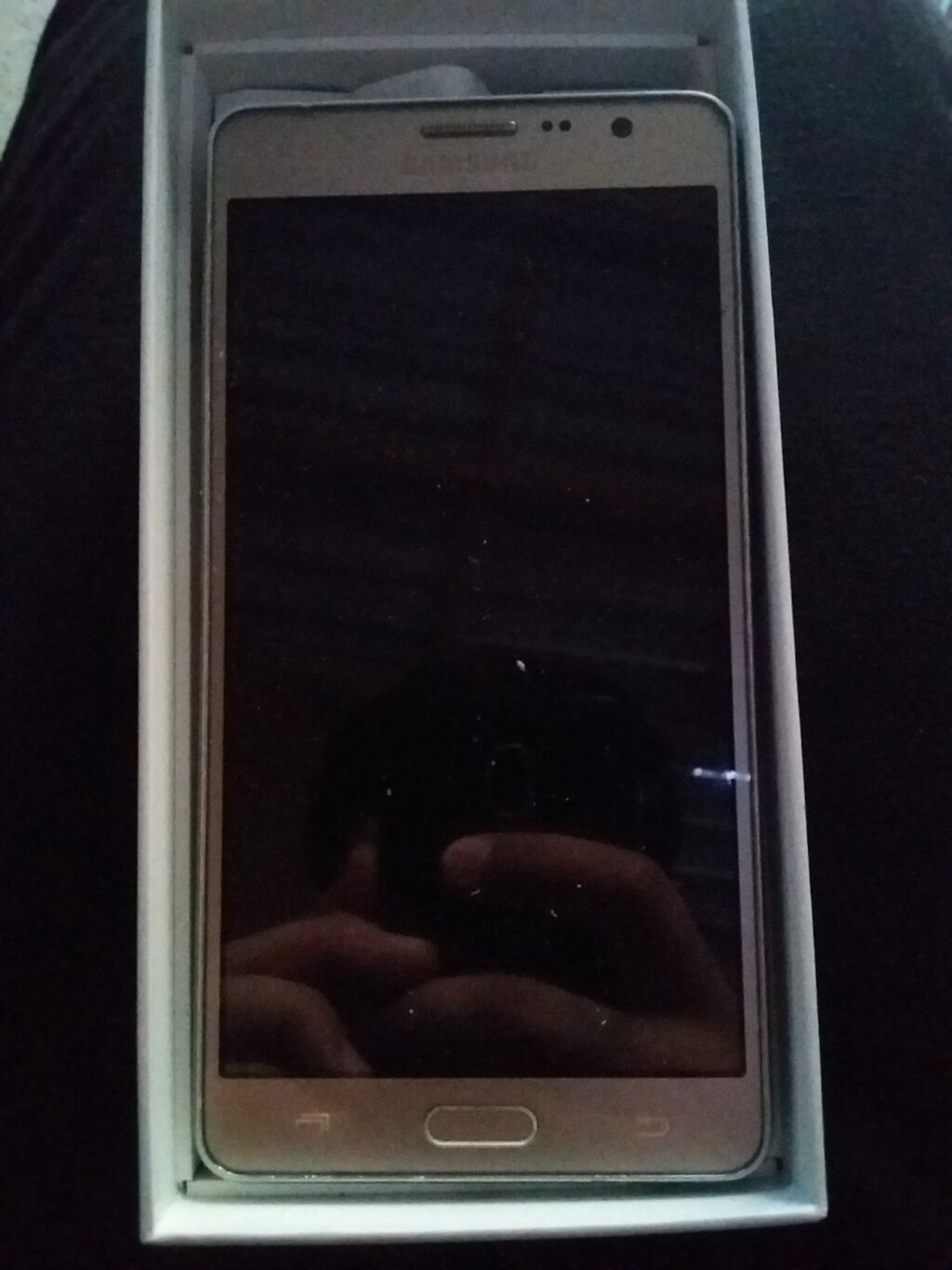 Samsung Galaxy J (qızılı rəng)
