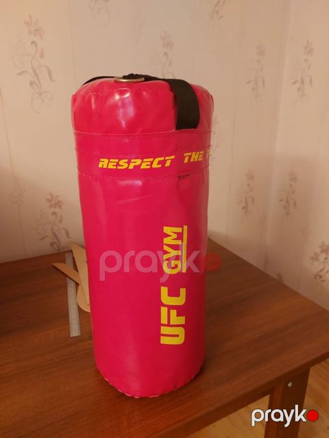 UFC GYM brendli qırmızı boks/kimya zərbə çantası və adidas 6 oz