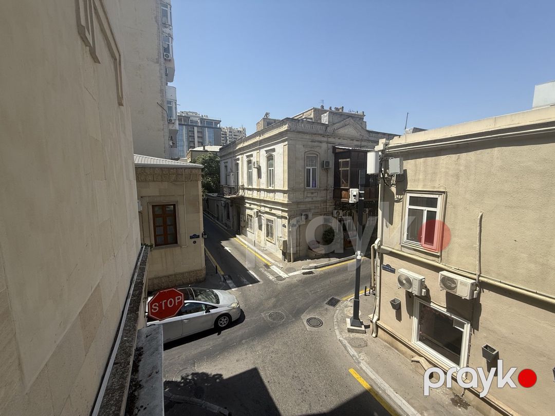Satılır 4 otaqlı köhnə tikili 135 m² — Mənzil, Bakı (3)