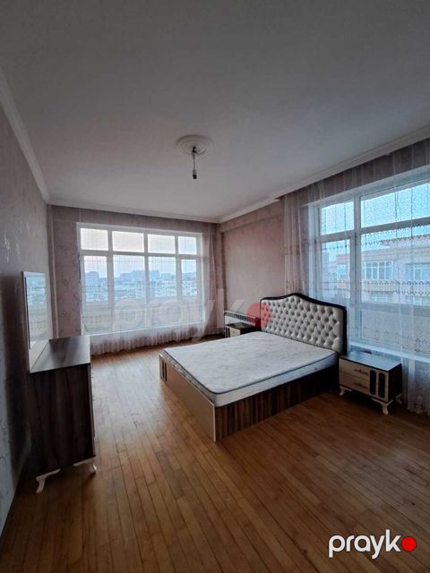 İcarəyə verilir 3 otaqlı yeni tikili 130 m²