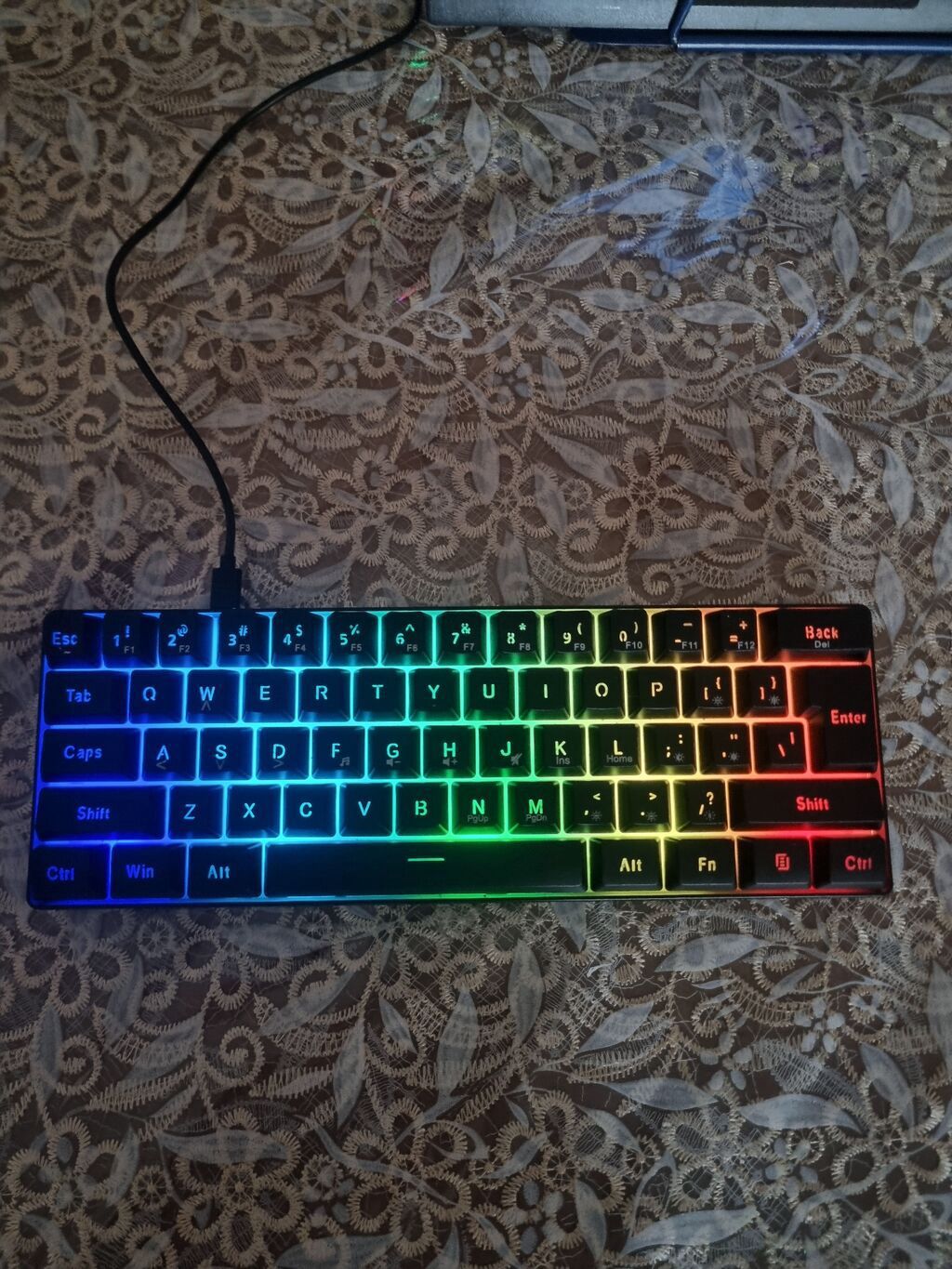 Oyun aksesuarları dəsti - RGB işıqlı simli klaviatura: Kompakt ölçü — Elektronika, Bakı (2)