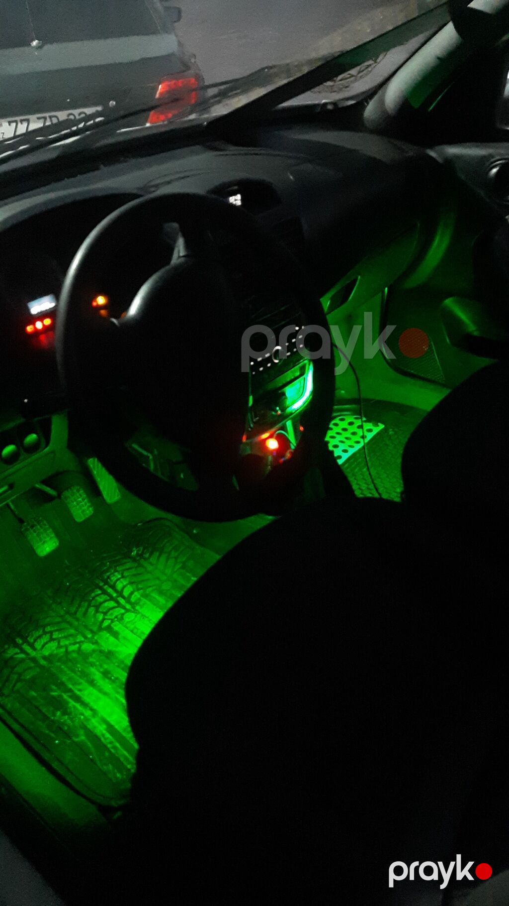 Ağ rəngli sedan avtomobil Xüsusiyyətlər: - 4 qapılı, kompakt sedan 77-TR-847 — Avto, Bakı (5)
