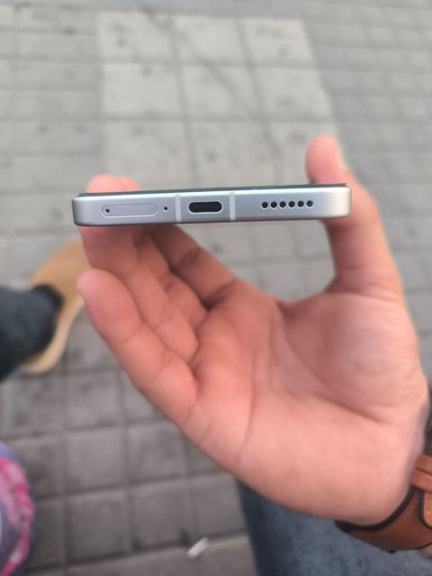 POCO F7 Limited Edition — Gümüşü
