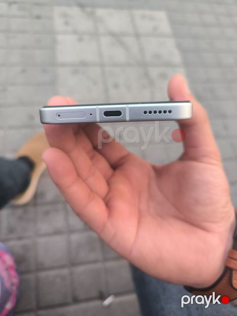 POCO F7 Limited Edition — Gümüşü