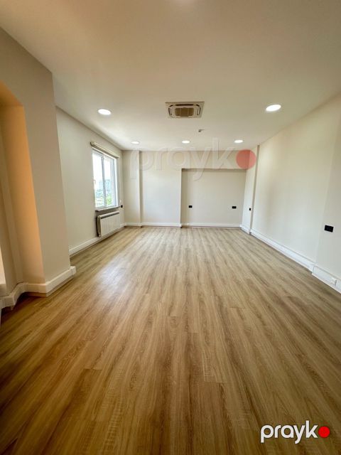 İcarəyə verilir 9 otaqlı ofis 476 m²